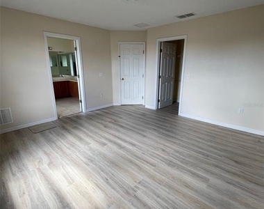 560 Bristol Circle - Photo Thumbnail 17