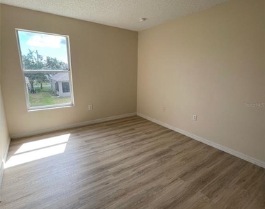 560 Bristol Circle - Photo Thumbnail 12