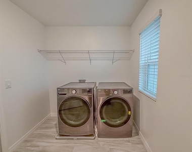 438 Marion Loop - Photo Thumbnail 44