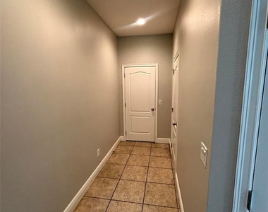 8171 Roseville Boulevard - Photo Thumbnail 15