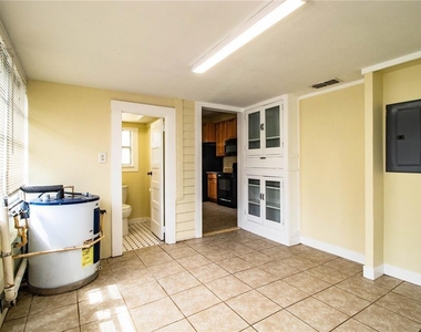 412 E Tillman Avenue - Photo Thumbnail 3
