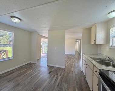 10580 Sw 105th Avenue - Photo Thumbnail 7