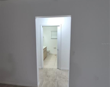 1213 W Sorrento Drive - Photo Thumbnail 10