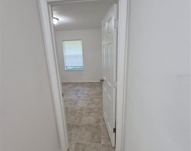 1213 W Sorrento Drive - Photo Thumbnail 11