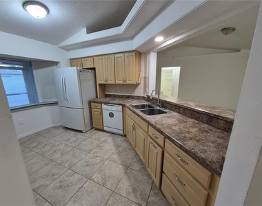 1213 W Sorrento Drive - Photo Thumbnail 7