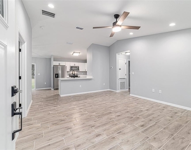 4919 Nw 61st Court - Photo Thumbnail 7