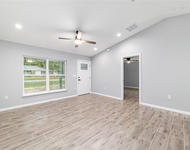 4919 Nw 61st Court - Photo Thumbnail 11