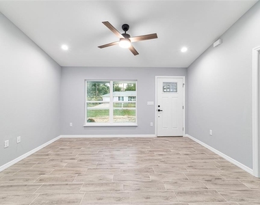 4919 Nw 61st Court - Photo Thumbnail 10