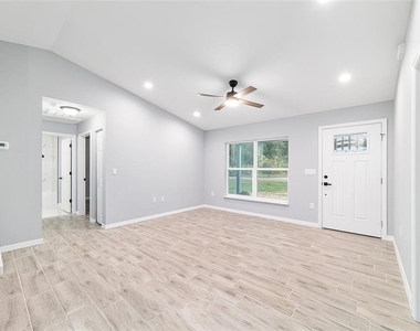 4919 Nw 61st Court - Photo Thumbnail 9