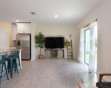2949 Muller Oak Loop - Photo Thumbnail 5