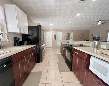 4013 52nd Street Court W - Photo Thumbnail 3