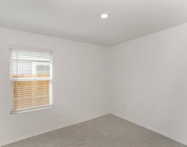 807 Savona Place - Photo Thumbnail 10