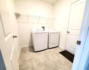 1124 Tyler Loop - Photo Thumbnail 16