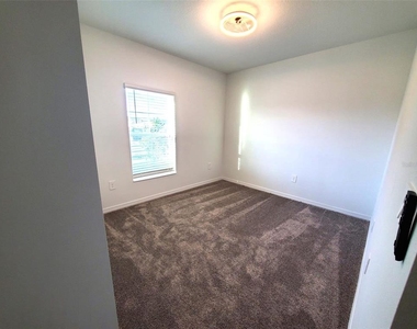 1124 Tyler Loop - Photo Thumbnail 6