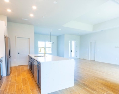 13547 Keystone Boulevard - Photo Thumbnail 9