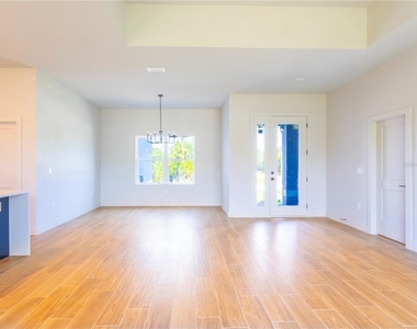 13547 Keystone Boulevard - Photo Thumbnail 8