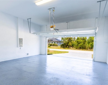 13547 Keystone Boulevard - Photo Thumbnail 4