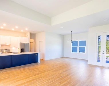 13547 Keystone Boulevard - Photo Thumbnail 7