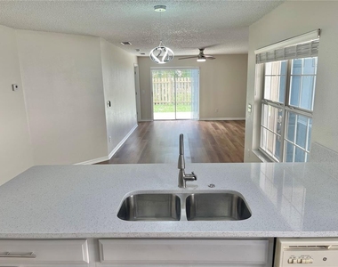 1627 Sherbourne Street - Photo Thumbnail 7