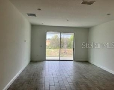 2032 Axel Street - Photo Thumbnail 3