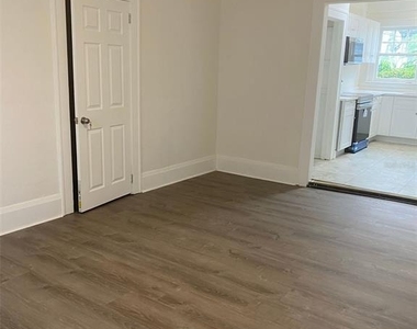 606 Lake Dot Circle - Photo Thumbnail 1