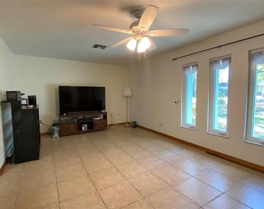 1601 Center Street - Photo Thumbnail 6