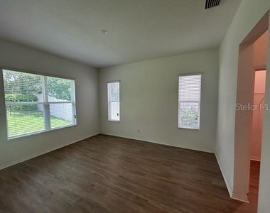 913 Berry Leaf Court - Photo Thumbnail 11
