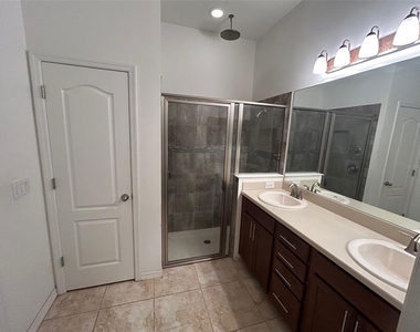 913 Berry Leaf Court - Photo Thumbnail 13