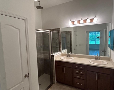 913 Berry Leaf Court - Photo Thumbnail 12