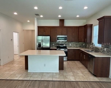 913 Berry Leaf Court - Photo Thumbnail 10