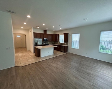 913 Berry Leaf Court - Photo Thumbnail 8