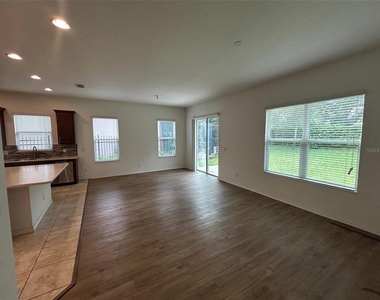 913 Berry Leaf Court - Photo Thumbnail 9