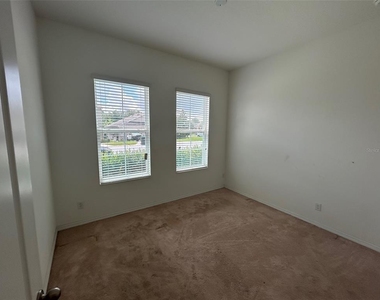 913 Berry Leaf Court - Photo Thumbnail 18