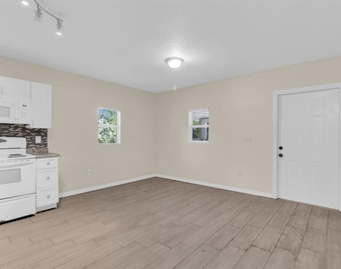 613 E 2nd Street - Photo Thumbnail 18