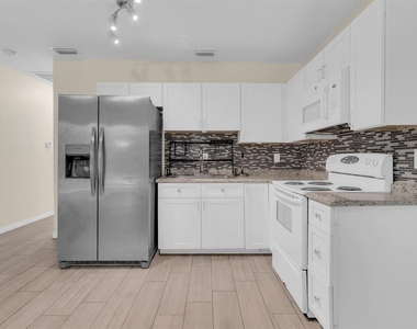 613 E 2nd Street - Photo Thumbnail 16