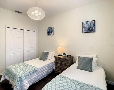 246 Herring Street - Photo Thumbnail 14