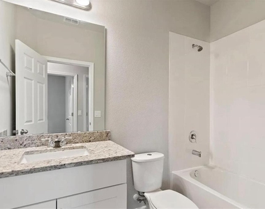 2908 Meleto Boulevard - Photo Thumbnail 22