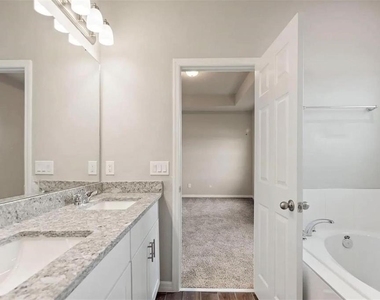 2908 Meleto Boulevard - Photo Thumbnail 14