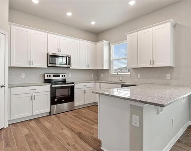 2908 Meleto Boulevard - Photo Thumbnail 9