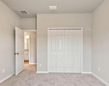 2908 Meleto Boulevard - Photo Thumbnail 21