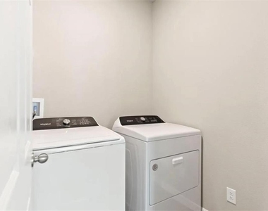 2908 Meleto Boulevard - Photo Thumbnail 20