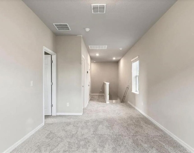 2908 Meleto Boulevard - Photo Thumbnail 4
