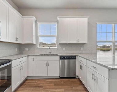 2908 Meleto Boulevard - Photo Thumbnail 7