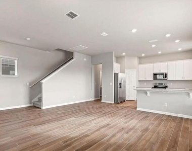 2908 Meleto Boulevard - Photo Thumbnail 17