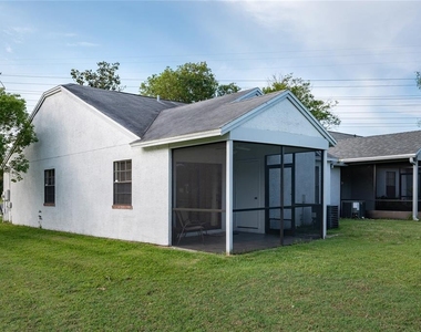 102 Candlewick Court - Photo Thumbnail 4