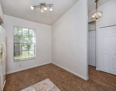 102 Candlewick Court - Photo Thumbnail 11