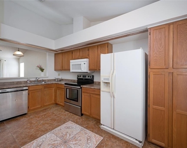 102 Candlewick Court - Photo Thumbnail 5