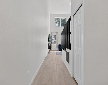 6086 Chapledale Dr - Photo Thumbnail 14