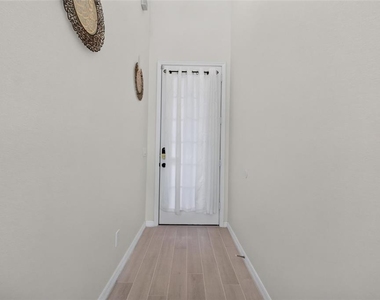 6086 Chapledale Dr - Photo Thumbnail 13