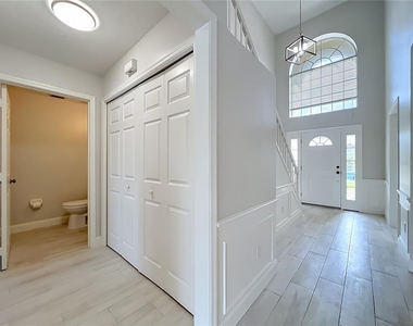 900 W Charing Cross Circle - Photo Thumbnail 12